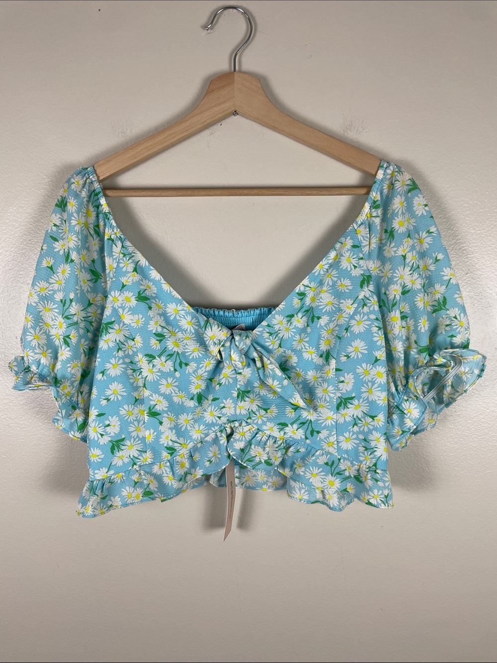 BCBGeneration Daisy Tie-Front Crop Top - Light Blue & White. NEW Medium